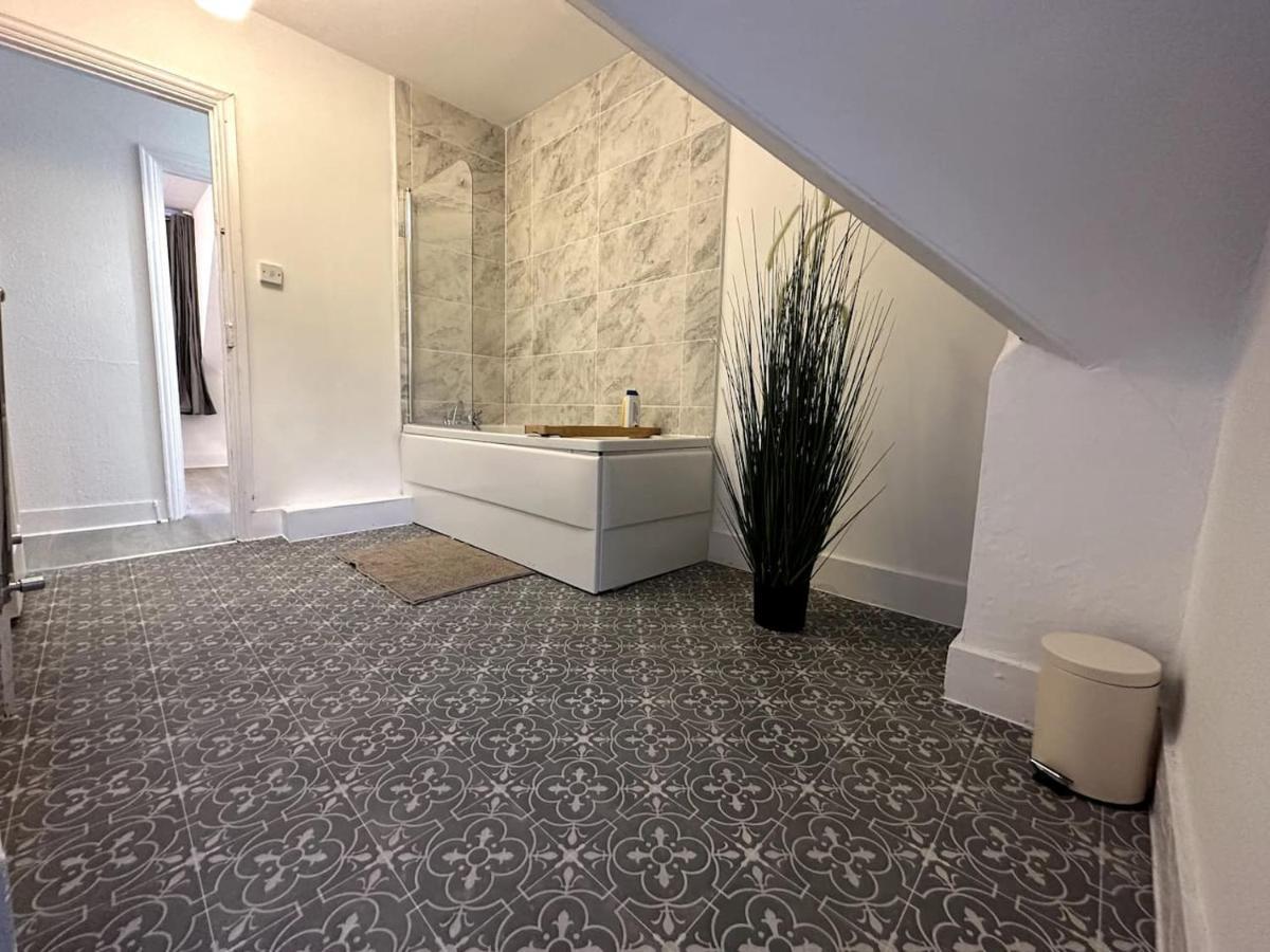 Wonderful 2 Bedroom On Tower Bridge London Kültér fotó